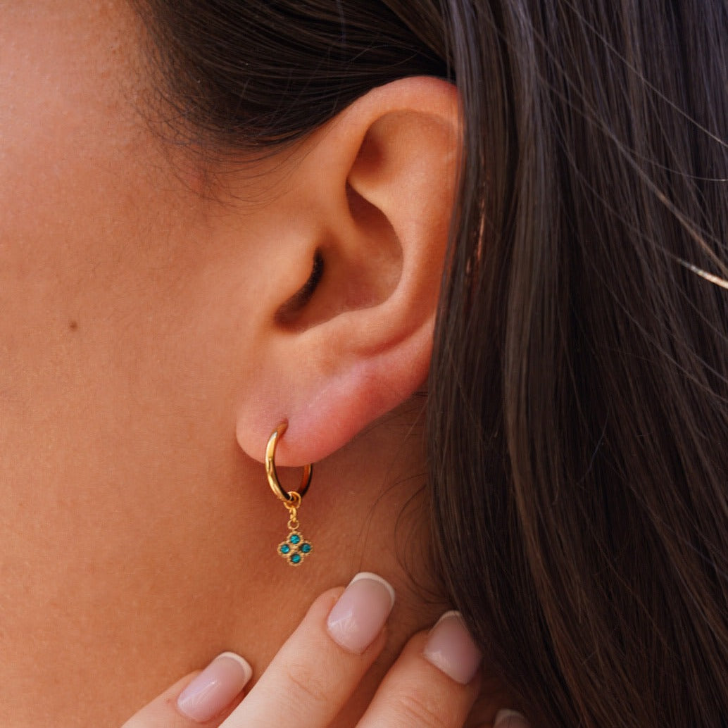 4. Choisis tes Boucles d'oreilles ou Earcuff